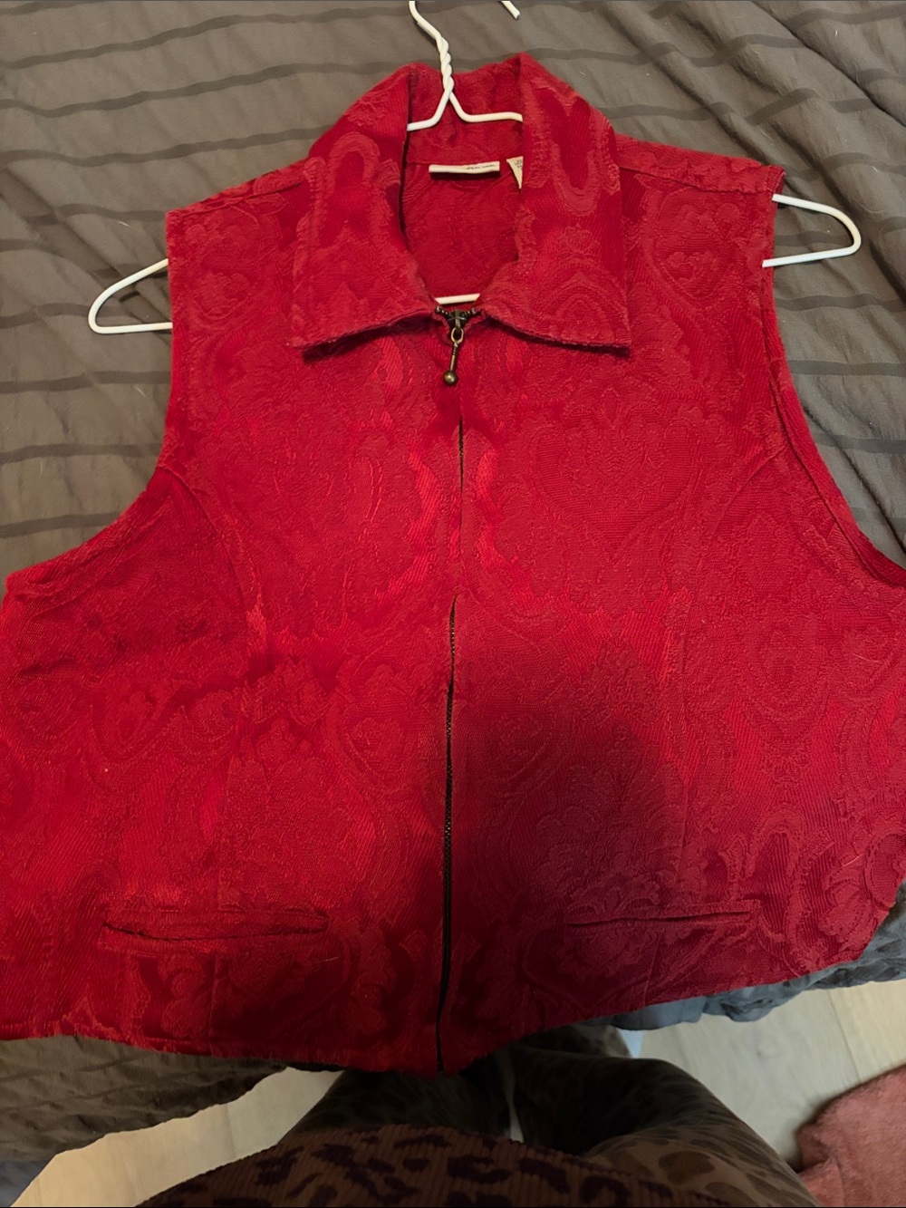 Women's Red Textured Sleeveless Zip Vest